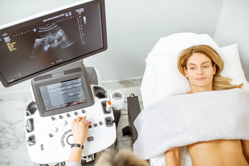 Ultrasonido mamario con elastografía